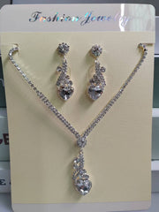 【Compre uno y llévese otro gratis】💎【Collar + Pendientes】Conjunto de joyas de cristal de dos piezas
