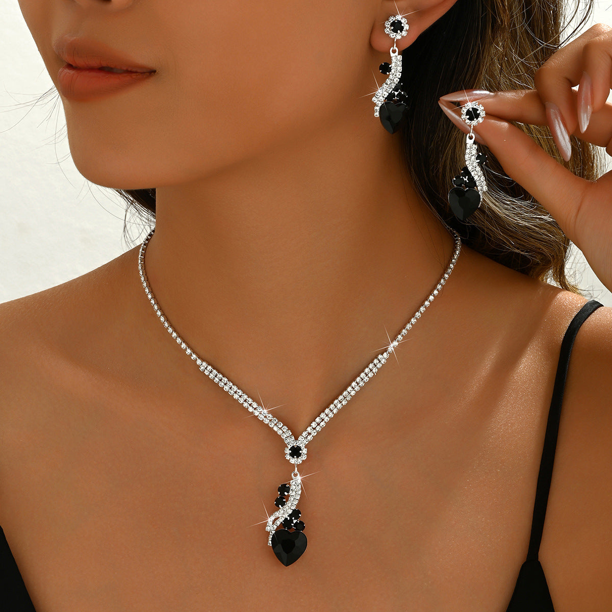 【Compre uno y llévese otro gratis】💎【Collar + Pendientes】Conjunto de joyas de cristal de dos piezas