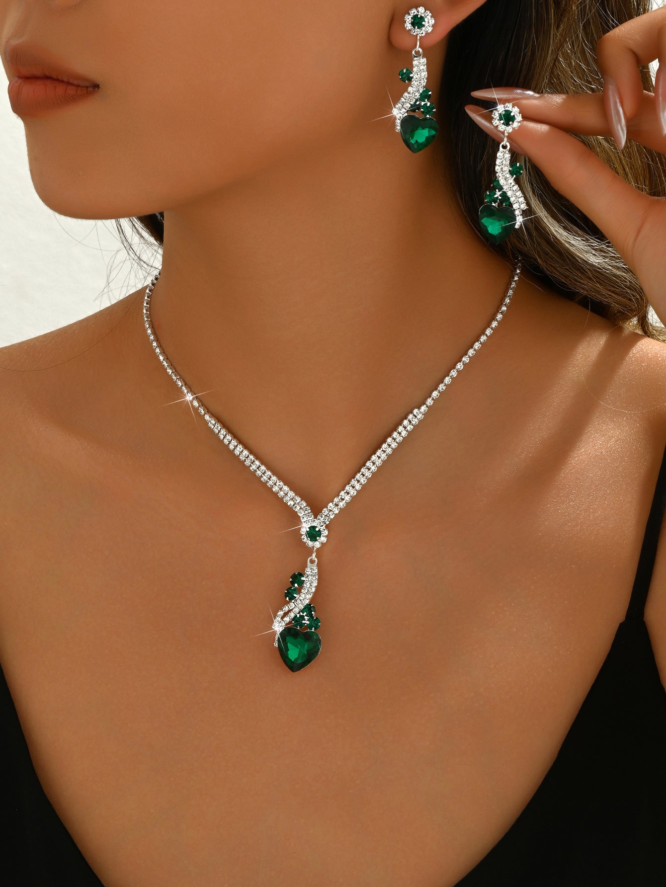 【Compre uno y llévese otro gratis】💎【Collar + Pendientes】Conjunto de joyas de cristal de dos piezas