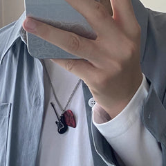 Collar con púa de guitarra punk rock