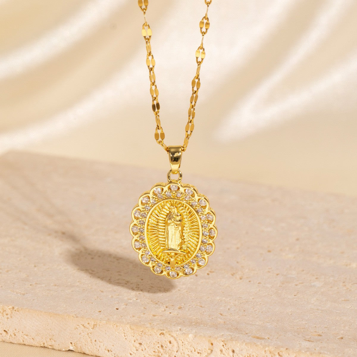 【50%OFF！】✨Collar de lujo, collar dorado con diseño en relieve de la Virgen María